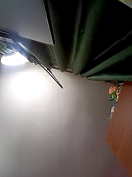 Snapshot of Lady_16 chatting on 10-25-25, 01:02 Lady 16 online show from 10-25-25, 01:02