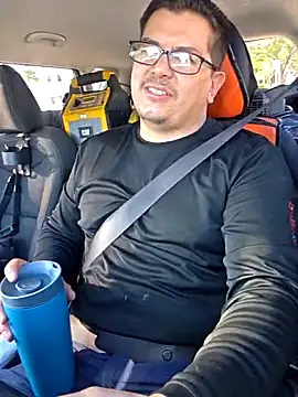 Snapshot of lucho8690 chatting on 10-13-25, 09:15 lucho8690 online show from 10-13-25, 09:15