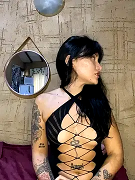 Snapshot of jepetitoiseau chatting on 10-21-25, 07:03 jepetitoiseau online show from 10-21-25, 07:03