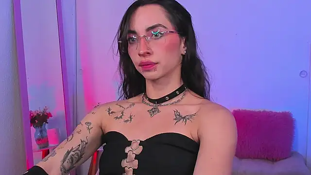 Snapshot of Aryane_art_ chatting on 10-11-25, 05:50 Aryane art online show from 10-11-25, 05:50