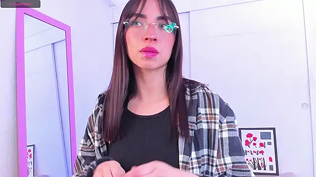 Snapshot of Aryane_art_ chatting on 10-21-25, 07:36 Aryane art online show from 10-21-25, 07:36