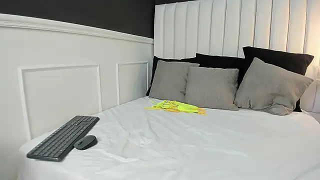 Snapshot of _emma_willliams_ chatting on 09-18-25, 02:08 emma willliams online show from 09-18-25, 02:08