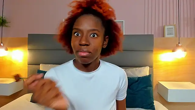 Snapshot of _emma_willliams_ chatting on 10-16-25, 03:24 emma willliams online show from 10-16-25, 03:24