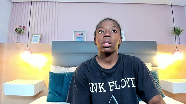 Snapshot of _emma_willliams_ chatting on 10-28-25, 02:20 emma willliams online show from 10-28-25, 02:20