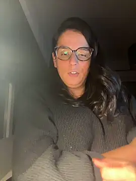 Snapshot of hottyFcup chatting on 09-25-25, 06:22 hottyFcup online show from 09-25-25, 06:22