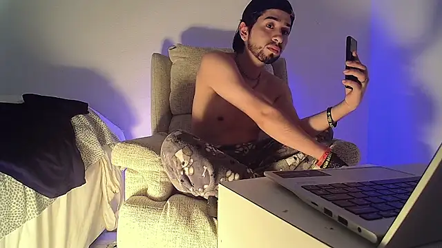 Snapshot of Dimax_xxx chatting on 12-17-25, 11:00 Dimax xxx online show from 12-17-25, 11:00