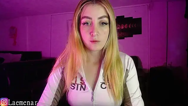 Snapshot of Saraa-Smith chatting on 11-06-25, 03:40 Saraa-Smith online show from 11-06-25, 03:40