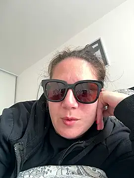 Snapshot of melanie75020 chatting on 01-07-26, 01:24 melanie75020 online show from 01-07-26, 01:24