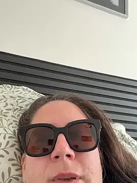 Snapshot of melanie75020 chatting on 02-16-26, 02:46 melanie75020 online show from 02-16-26, 02:46