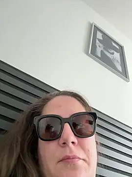 Snapshot of melanie75020 chatting on 02-21-26, 09:43 melanie75020 online show from 02-21-26, 09:43