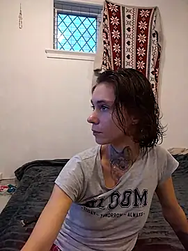 HoneySquirrel online show from 10-15-25, 04:18