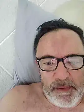 Snapshot of Txacas chatting on 12-17-25, 02:28 Txacas online show from 12-17-25, 02:28