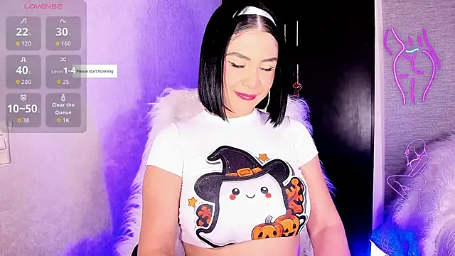 Snapshot of LolaRoberts_ chatting on 10-28-25, 01:42 LolaRoberts online show from 10-28-25, 01:42