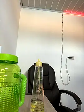 Snapshot of Nicky-222 chatting on 09-26-25, 08:02 Nicky-222 online show from 09-26-25, 08:02