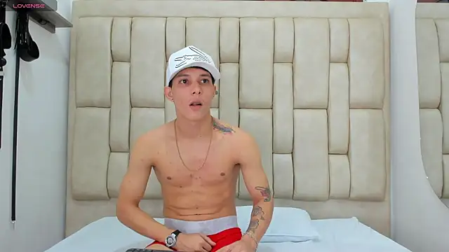 ZafiroAndFlynn online show from 03-29-26, 02:00