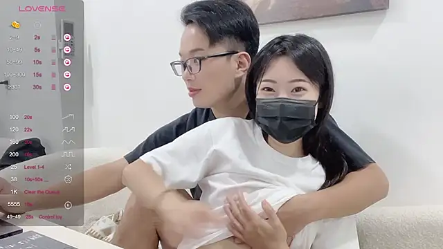 Snapshot of ni_ni01 chatting on 10-15-25, 10:04 ni ni01 online show from 10-15-25, 10:04