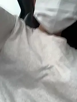 Snapshot of ni_ni01 chatting on 11-13-25, 04:44 ni ni01 online show from 11-13-25, 04:44