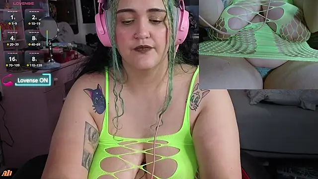 Snapshot of nevermakeawish chatting on 09-09-25, 04:50 nevermakeawish online show from 09-09-25, 04:50