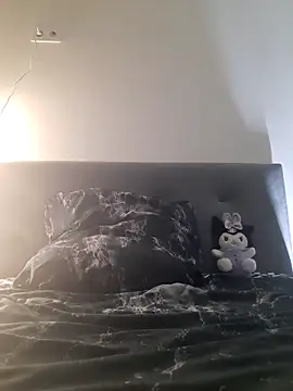 Snapshot of DragonFoxie chatting on 09-17-25, 05:47 DragonFoxie online show from 09-17-25, 05:47