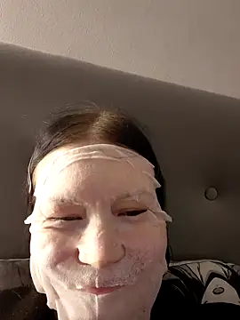 Snapshot of DragonFoxie chatting on 10-11-25, 02:37 DragonFoxie online show from 10-11-25, 02:37