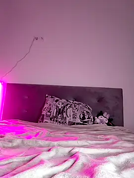 Snapshot of DragonFoxie chatting on 12-16-25, 02:00 DragonFoxie online show from 12-16-25, 02:00