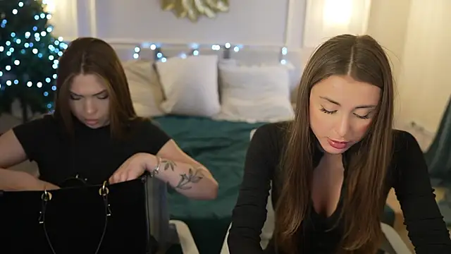 Luna secretgirl online show from 12-19-25, 11:28