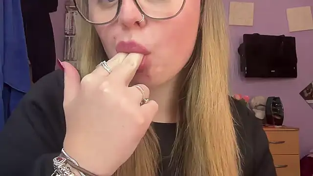 Snapshot of SexySashaxox chatting on 02-18-26, 07:32 SexySashaxox online show from 02-18-26, 07:32