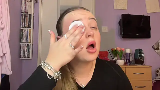 Snapshot of SexySashaxox chatting on 02-23-26, 11:02 SexySashaxox online show from 02-23-26, 11:02