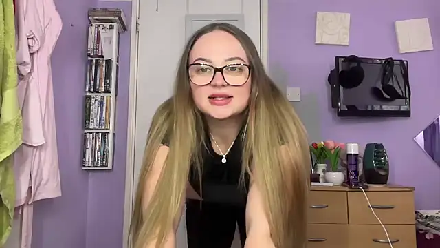 Snapshot of SexySashaxox chatting on 02-28-26, 12:50 SexySashaxox online show from 02-28-26, 12:50