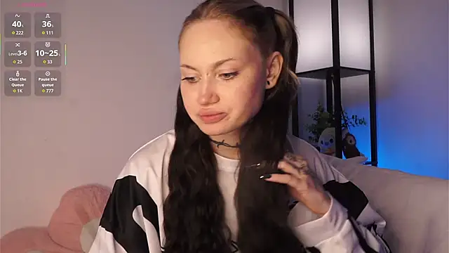 Alice 1n Wonderland  online show from 09-19-25, 02:51