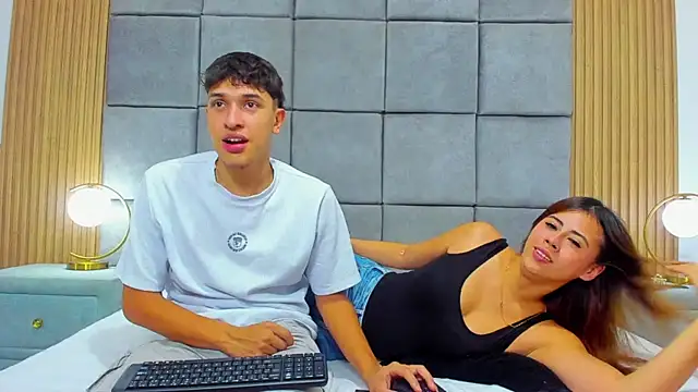 Snapshot of ChanellandMax chatting on 11-12-25, 02:39 ChanellandMax online show from 11-12-25, 02:39