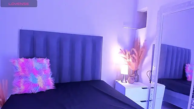 KendraChavez  online show from 12-04-25, 09:45