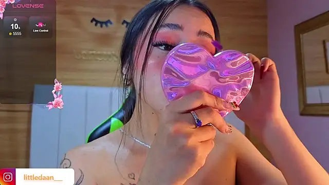 Abril Velvet a  online show from 12-16-25, 12:43