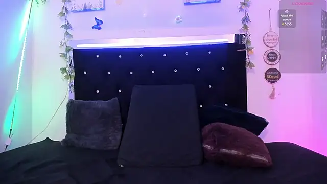 Snapshot of AkariRosetti chatting on 09-11-25, 01:11 AkariRosetti online show from 09-11-25, 01:11