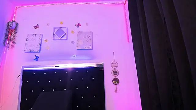 Snapshot of AkariRosetti chatting on 10-22-25, 08:19 AkariRosetti online show from 10-22-25, 08:19