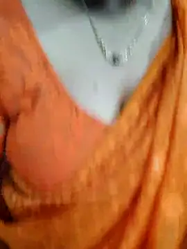Snapshot of hornypiu697 chatting on 04-10-26, 04:50 hornypiu697 online show from 04-10-26, 04:50