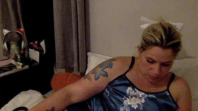 toomuchofafreak online show from 02-15-26, 07:51