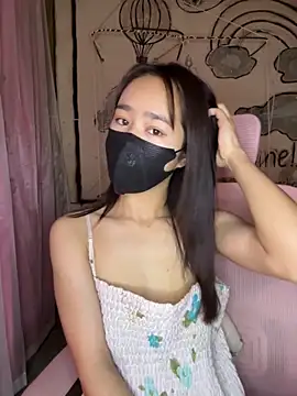 Snapshot of TiNa_04 chatting on 12-18-25, 11:55 TiNa 04 online show from 12-18-25, 11:55