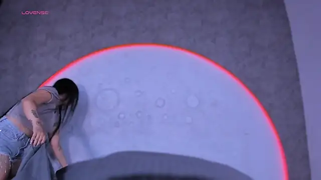 ReinaChloe online show from 11-21-25, 04:05