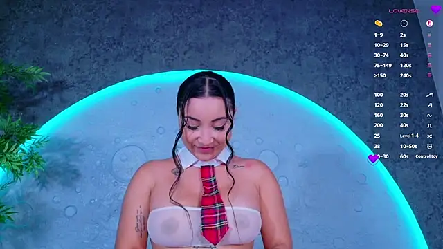 Snapshot of ReinaChloe chatting on 06-24-26, 04:17 ReinaChloe online show from 06-24-26, 04:17