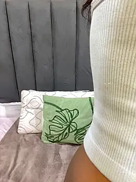 LonelyQueenxx25 online show from 05-11-26, 09:45