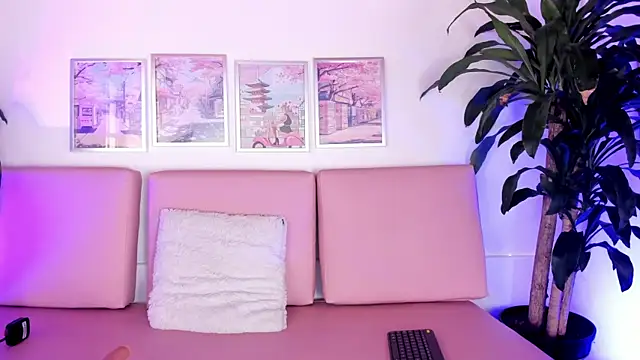 Snapshot of Yumii_sweetgirl chatting on 09-11-25, 12:16 Yumii sweetgirl online show from 09-11-25, 12:16