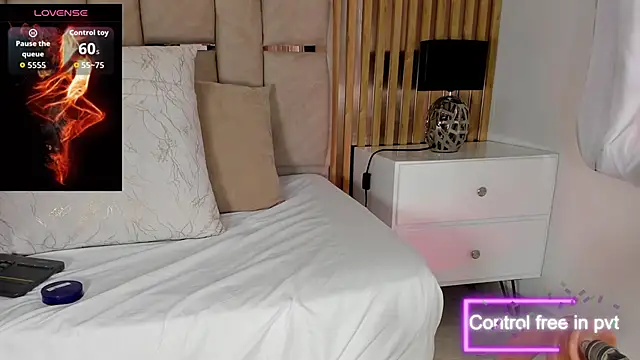 Snapshot of Luna_Naughty1 chatting on 09-25-25, 07:17 Luna Naughty1 online show from 09-25-25, 07:17