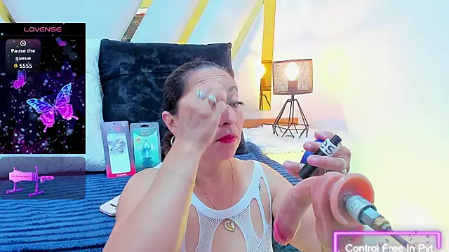 Snapshot of Luna_Naughty1 chatting on 10-23-25, 03:22 Luna Naughty1 online show from 10-23-25, 03:22