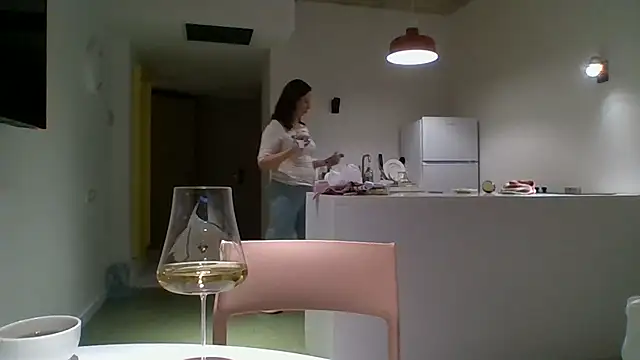 Snapshot of ALICAINWONDERLAND chatting on 10-17-25, 05:59 ALICAINWONDERLAND online show from 10-17-25, 05:59