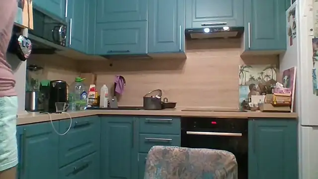 Snapshot of ALICAINWONDERLAND chatting on 12-17-25, 05:30 ALICAINWONDERLAND online show from 12-17-25, 05:30