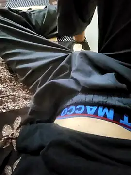 Snapshot of coupleyug chatting on 09-20-25, 08:37 coupleyug online show from 09-20-25, 08:37