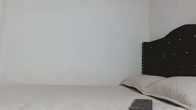 Snapshot of SamyRoss chatting on 09-30-25, 10:04 SamyRoss online show from 09-30-25, 10:04