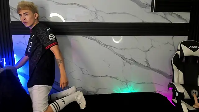 Snapshot of Saimonvela chatting on 10-23-25, 04:34 Saimonvela online show from 10-23-25, 04:34