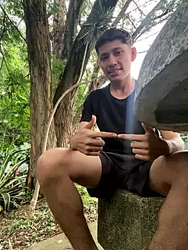 Snapshot of elfernh chatting on 10-08-25, 11:08 elfernh online show from 10-08-25, 11:08